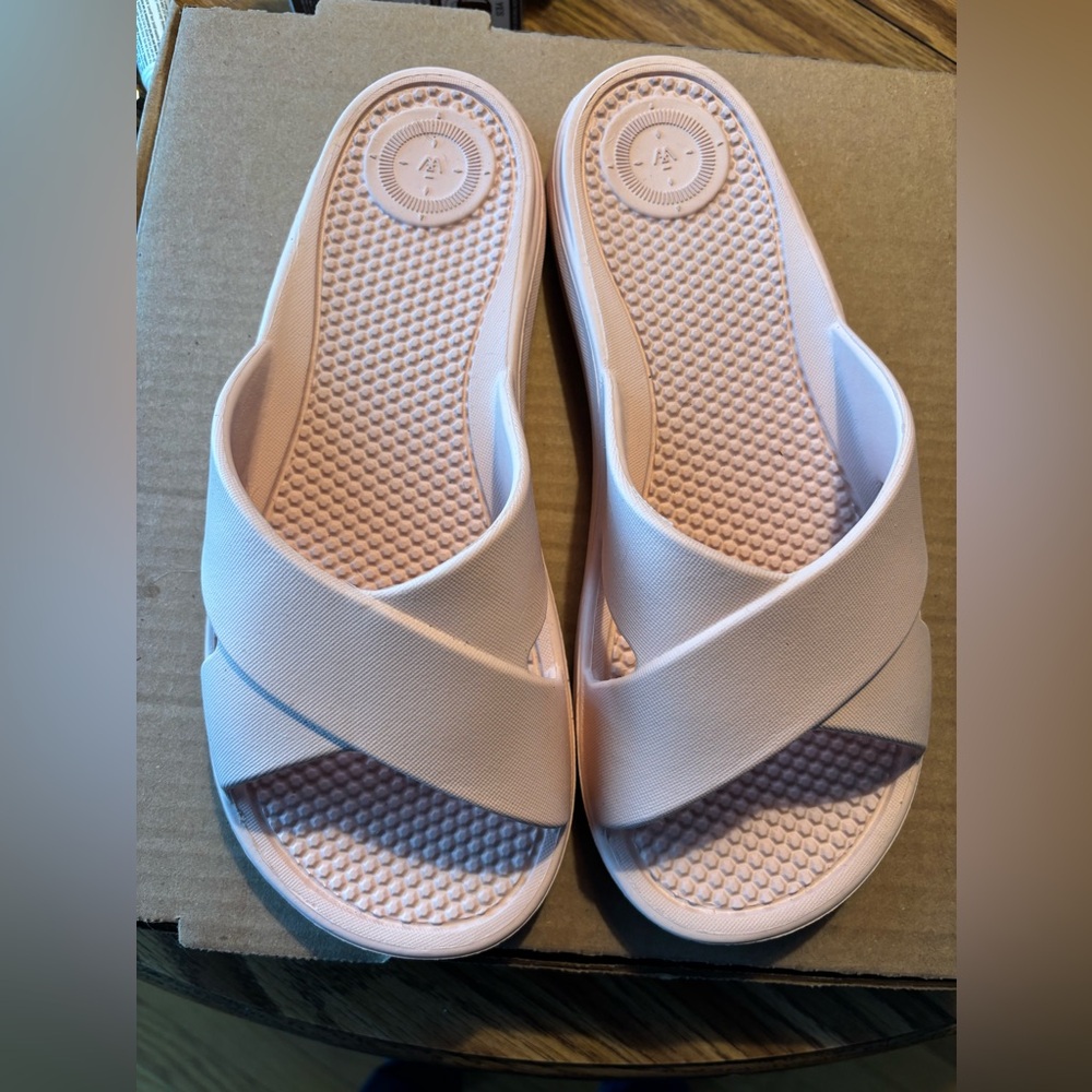 Totes Light Pink Slide Sandals women’s size 9